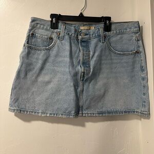 Levi’s Icon Denim Skirt